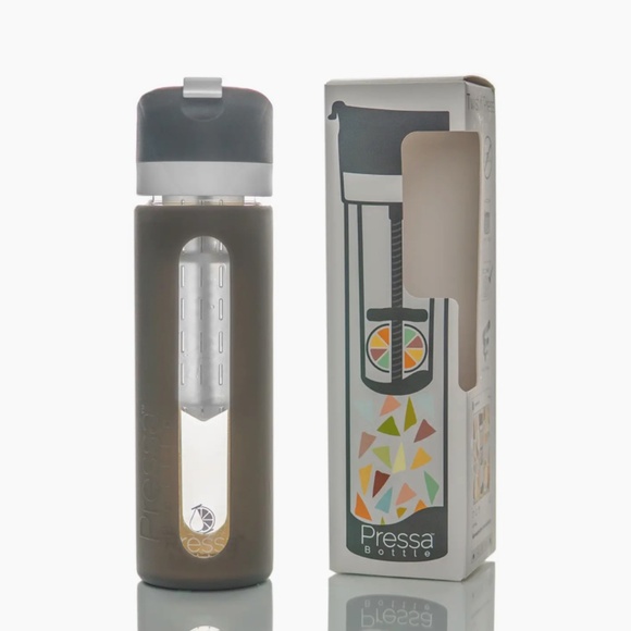 NEW Pressa Bottle Charcoal Glass Water Bottle - with Fruit Press - Picture 1 of 2